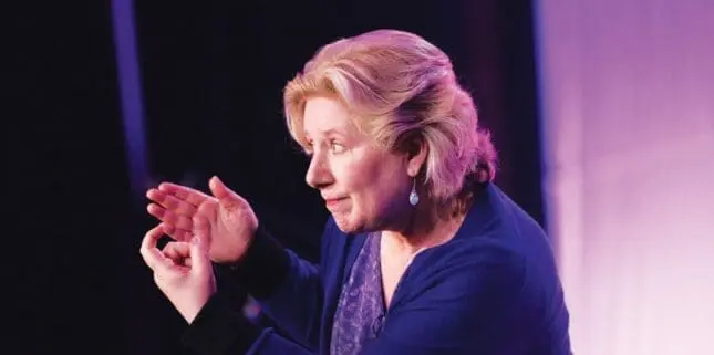 Kirsten Lind Seal on stage