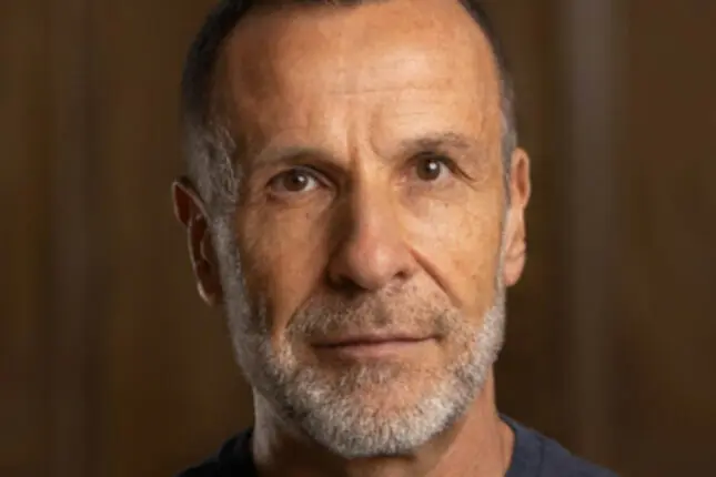 Headshot of Guy Winch