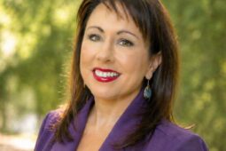 A headshot of Dr Kelley