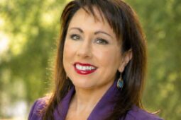 A headshot of Dr Kelley