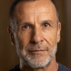 Headshot of Guy Winch